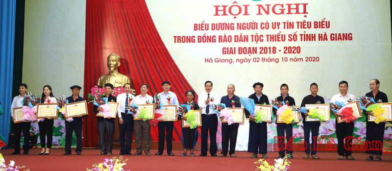 Hội nghị biểu dương người có uy tín tiêu biểu trong đồng bào dân tộc thiểu số tỉnh Hà Giang - Ảnh 13.