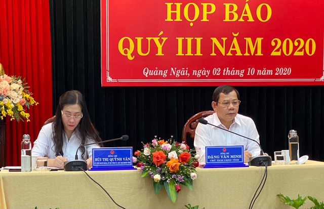 Quảng Ngãi: Lần đầu tiên Bí thư, Chủ tịch UBND tỉnh đồng chủ trì họp báo quý  - Ảnh 1.
