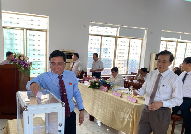 Nguyên Giám đốc Sở GTVT đắc cử chức danh Chủ tịch UBND TP.Quảng Ngãi - Ảnh 1.