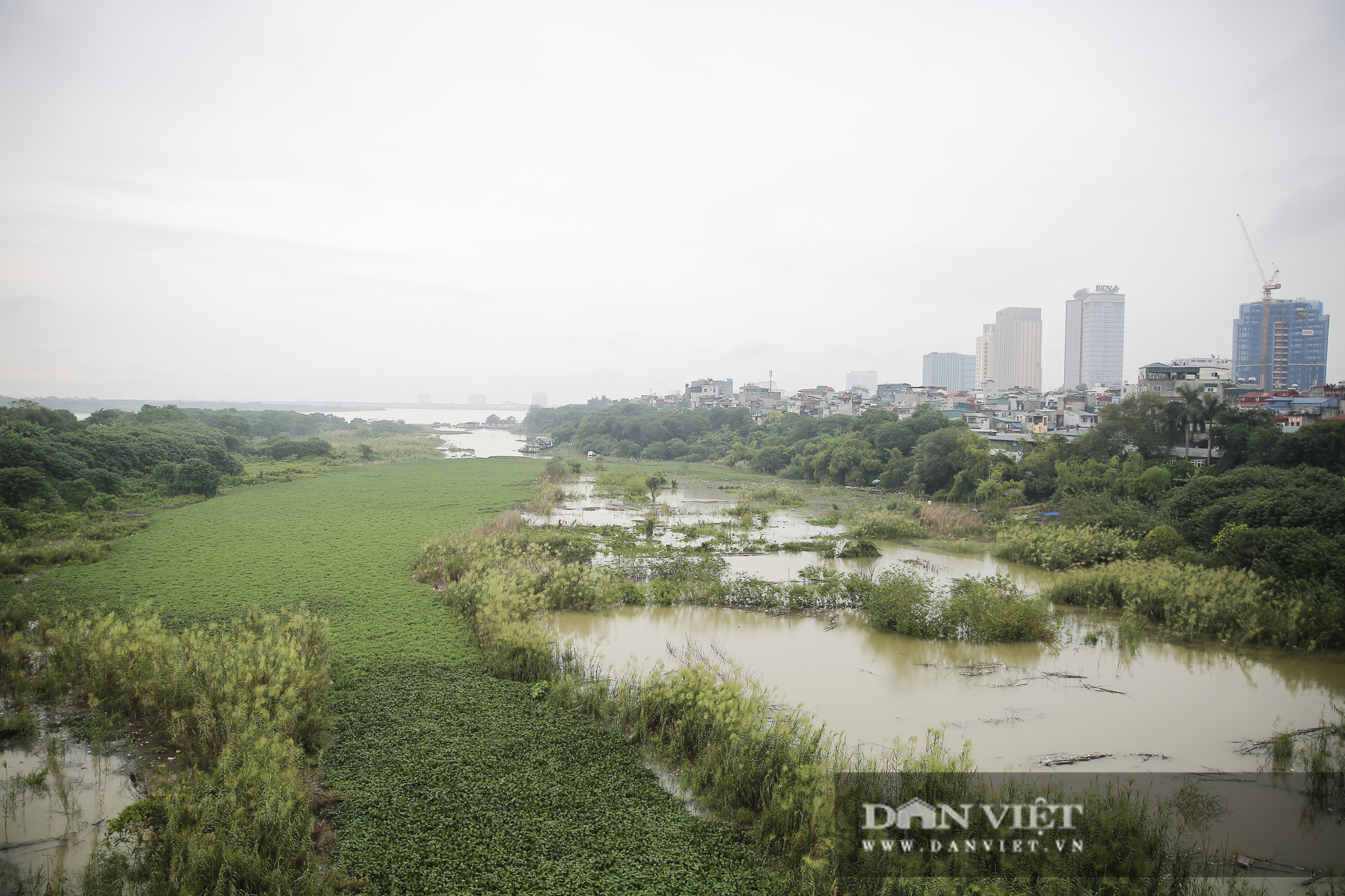 Hình ảnh mực nước sông Hồng đang lên nhanh do thủy điện xả lũ - Ảnh 9.