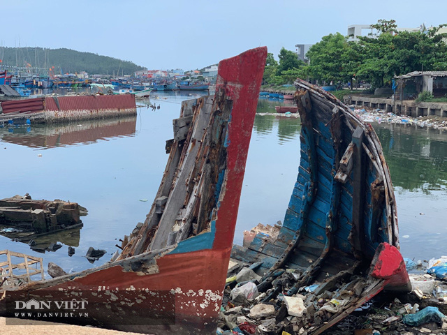 Quảng Ngãi: Nhếch nhác nghĩa địa tàu cá ở phường Phổ Thạnh  - Ảnh 7.