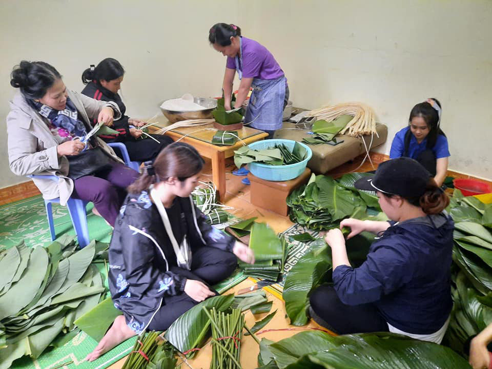 Hàng ngàn chiếc bánh chưng, mì tôm, nhu yếu phẩm từ Lâm Đồng hướng về miền Trung - Ảnh 3.