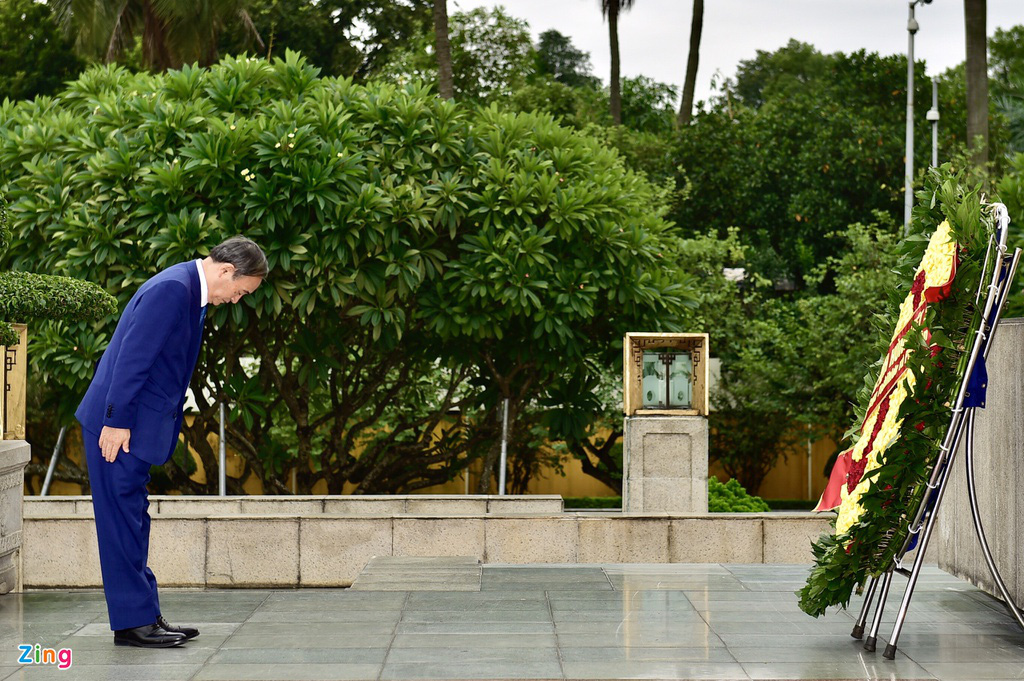Nhìn lại một ngày hoạt động của Thủ tướng Nhật tại Hà Nội - Ảnh 9.