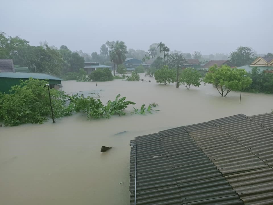 Khủng khiếp: Có nơi lượng mưa 3 ngày đo được lên đến gần 1.700mm - Ảnh 1.