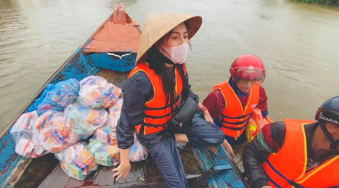 Thủy Tiên nói gì khi bị yêu cầu &quot;ghi ra giấy&quot; chi tiết số tiền cho dân vùng lũ?   - Ảnh 1.