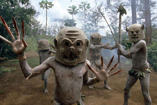 Bộ lạc bí hiểm và những tập tục kinh dị và ớn lạnh ở Papua New Guinea - Ảnh 12.
