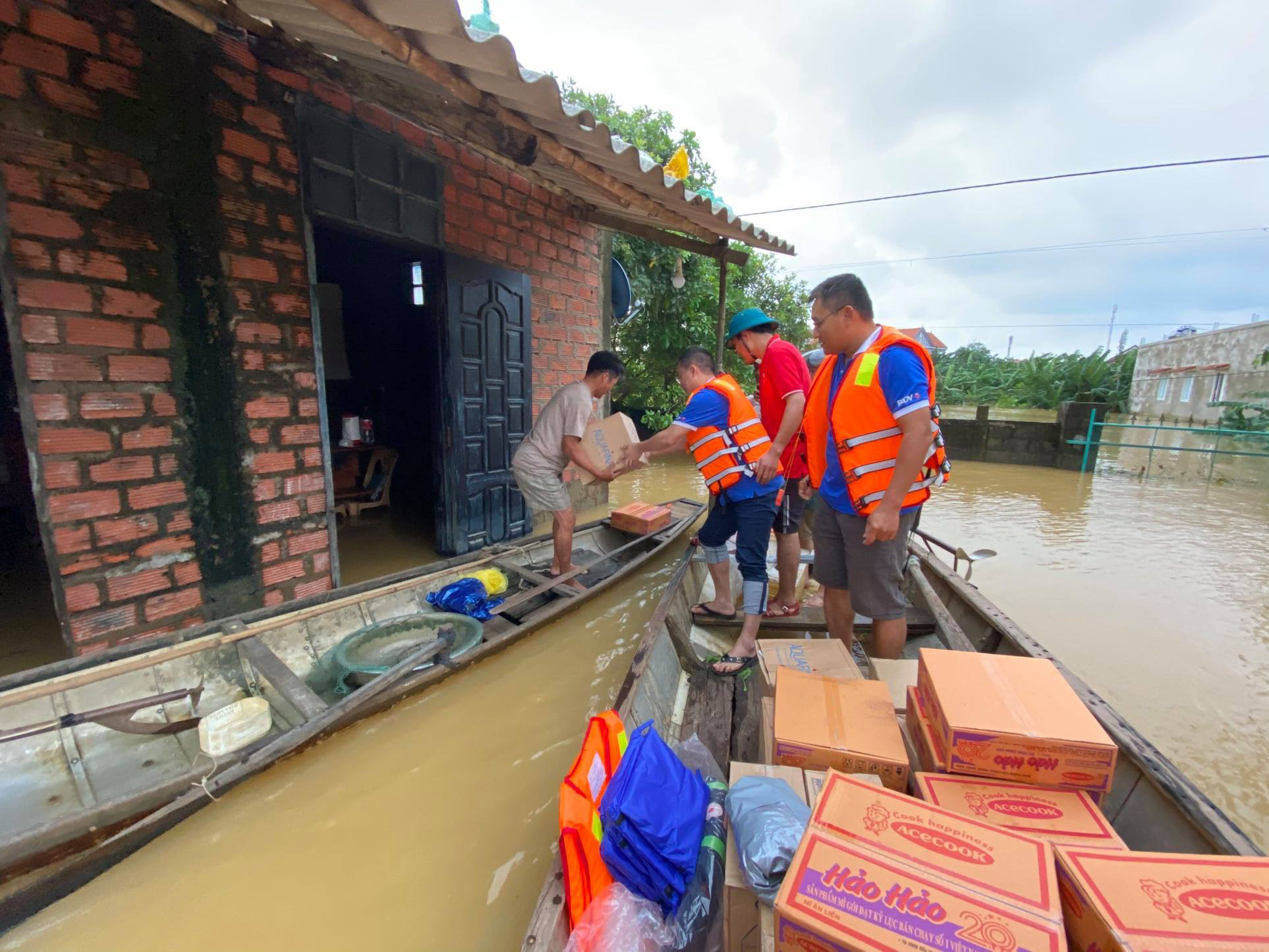 BIDV dành 08 tỷ đồng hỗ trợ đồng bào miền Trung  bị ảnh hưởng bởi lũ lụt - Ảnh 1.