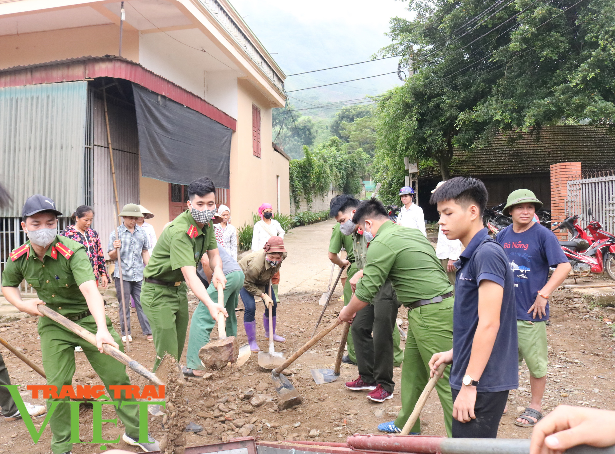 Hiệu quả “Ngày thứ 7 tình nguyện về cơ sở xây dựng nông thôn mới” ở Tân Lang - Ảnh 2.