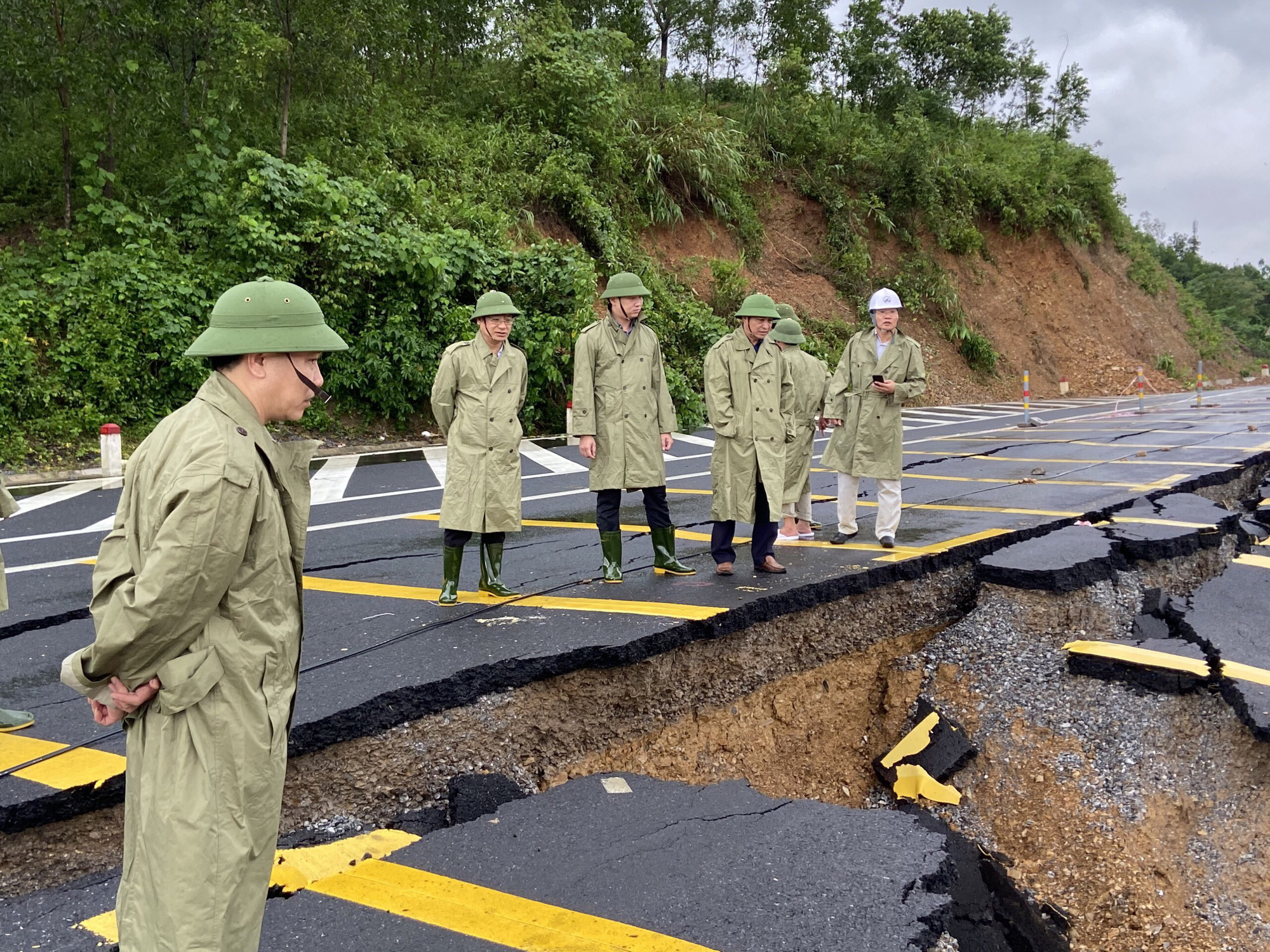 Kiến nghị dùng máy bay trực thăng để cứu hộ, cứu nạn trên địa bàn Quảng Trị - Ảnh 4.