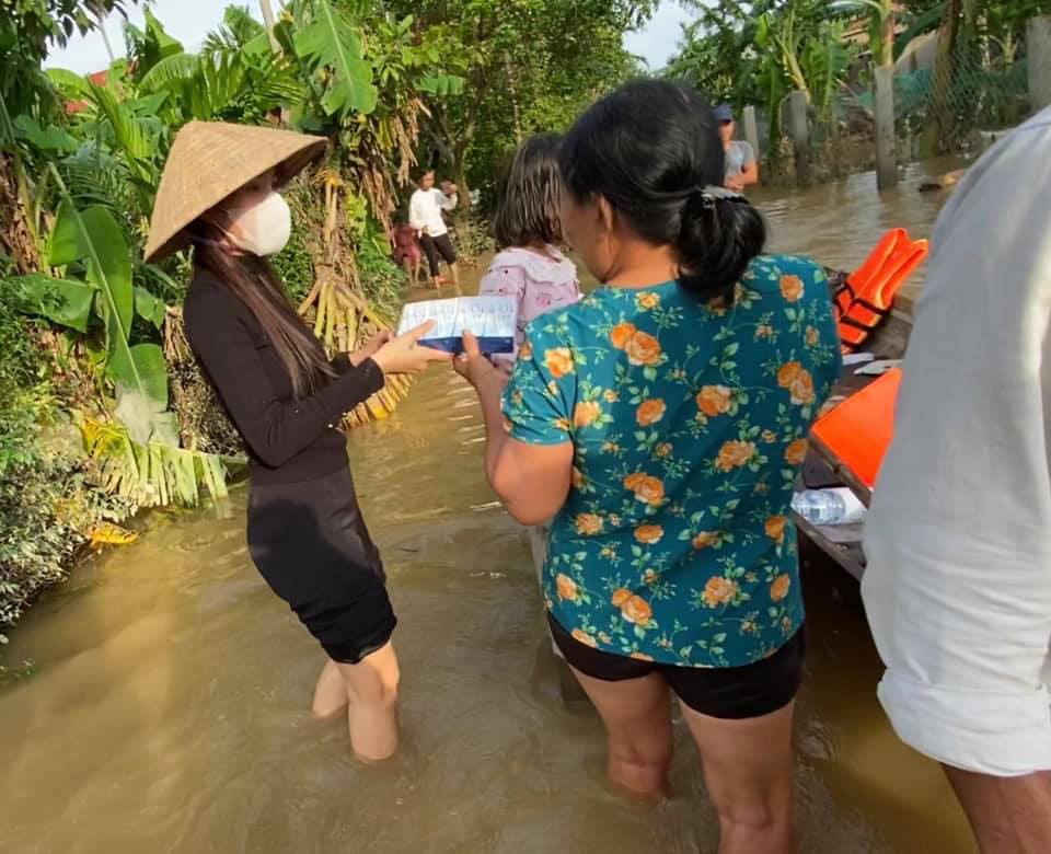 Thủy Tiên nên phối hợp với tổ chức đoàn thể, không nên xoay xở làm từ thiện một mình - Ảnh 2.