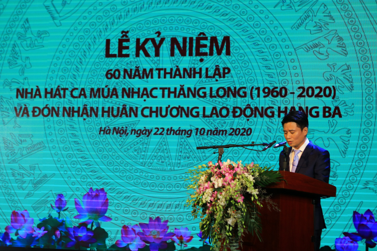 Kỷ niệm 60 năm, Nhà hát Ca múa nhạc Thăng Long đón Huân chương Lao động hạng Ba  - Ảnh 1.