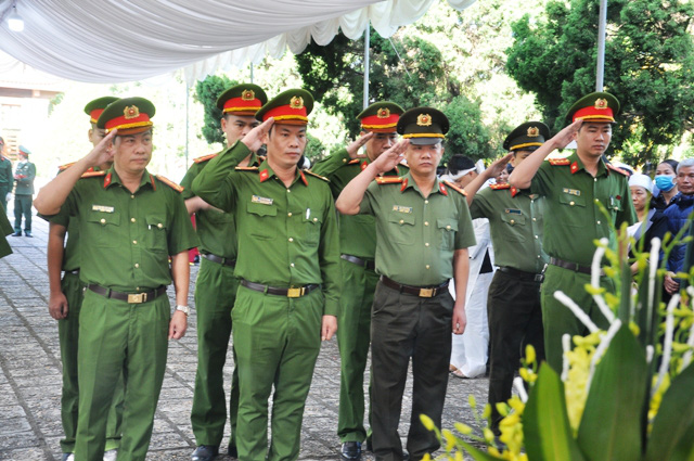 Lễ viếng, truy điệu ở quê nhà đại tá Lê Văn Quế, 1 trong 22 liệt sĩ đoàn 337  - Ảnh 9.