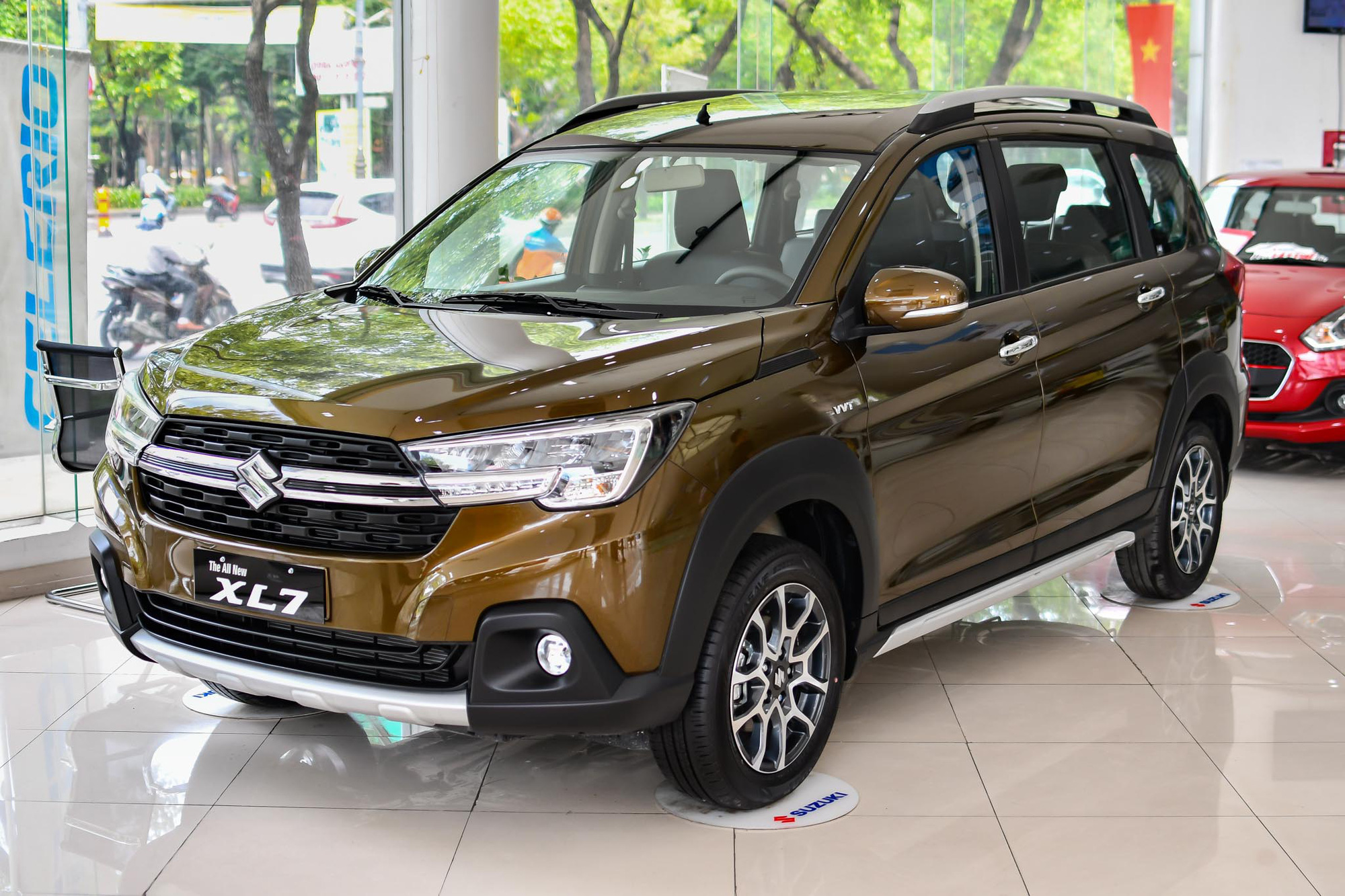Suzuki XL7 có hiện tượng thấm dầu tại Việt Nam, hãng xe Nhật nói gì? - Ảnh 1.