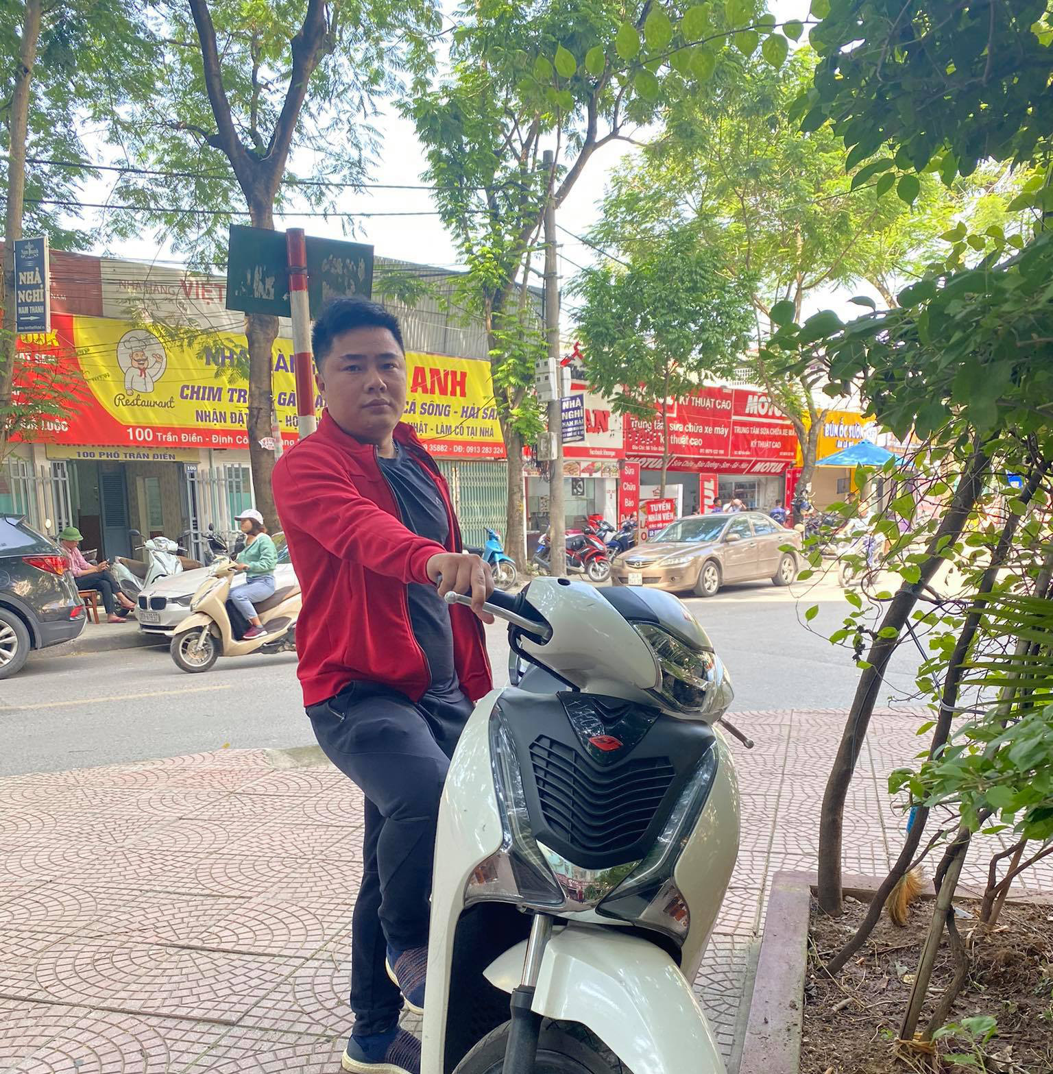 Người dùng ưa chuộng, Honda SH 2019 đội giá cao ngất vẫn &quot;cháy hàng&quot; - Ảnh 2.