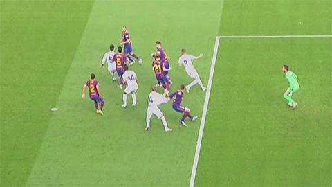 Barca bị oan trong tình huống Ramos kiếm về cho Real quả phạt đền? - Ảnh 1.