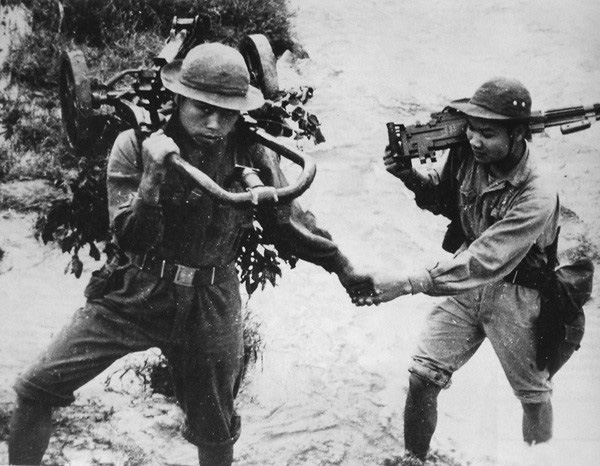 Khẩu súng máy cồng kềnh, cổ lỗ sĩ được Việt Nam dùng đánh Mỹ - Ảnh 2.