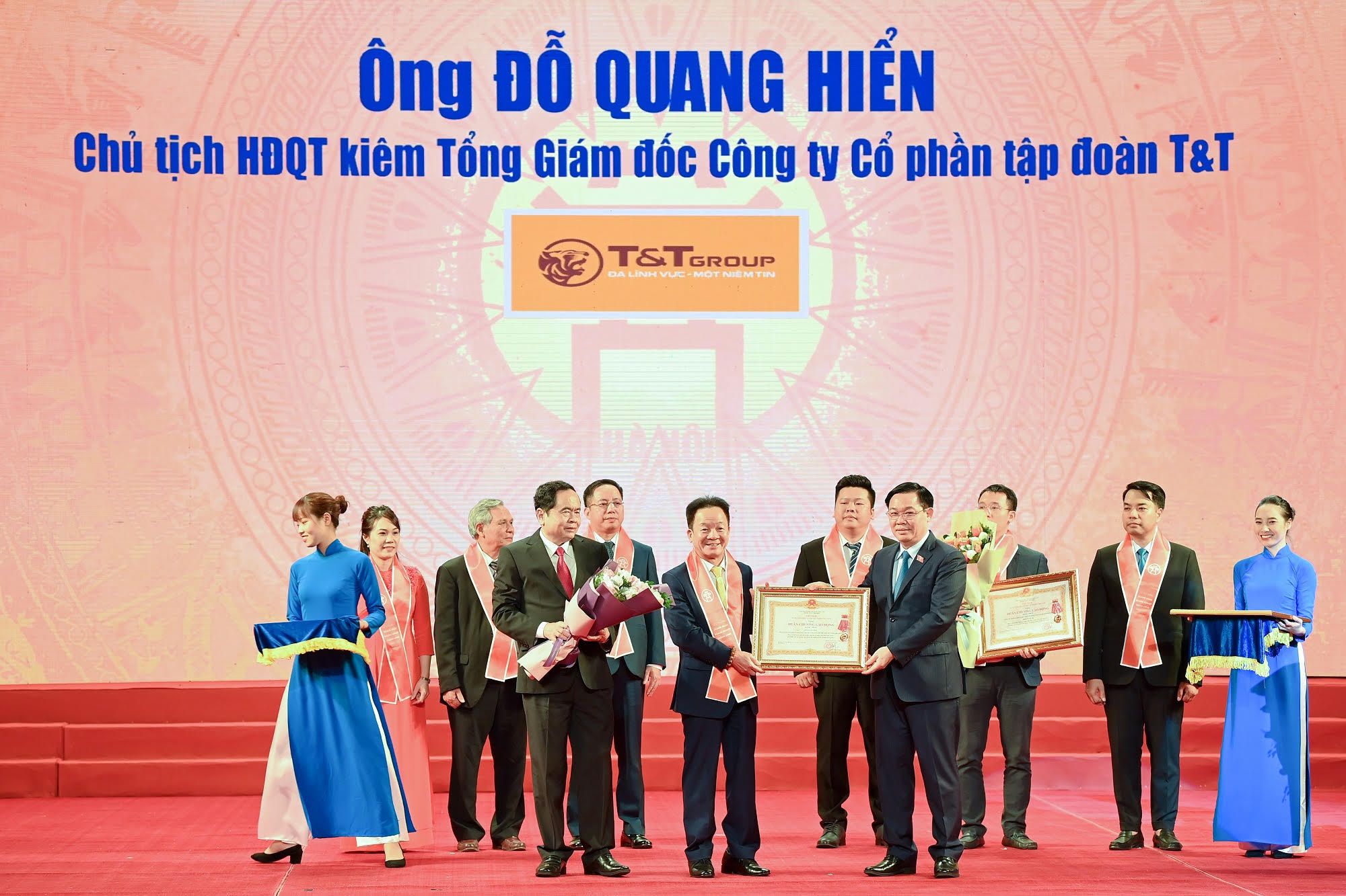 Vì sao Chủ tịch SHB Đỗ Quang Hiển được trao tặng Huân chương Lao động hạng Nhất - Ảnh 1.