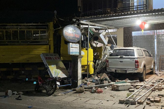 Lời kể hãi hùng của chủ tiệm thuốc thoát chết trong vụ xe tải tông nhiều nhà dân - Ảnh 5.