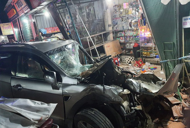 Vụ tai nạn ô tô lao vào 4 nhà dân làm 3 người chết, 3 người bị thương:  Tài xế xe tải trình diện công an - Ảnh 1.