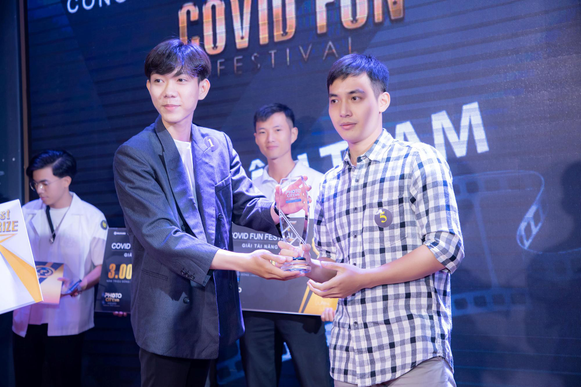 Các trung sĩ Học viện Hậu cần Hà Nội gây bất ngờ khi đoạt giải tại Micro Film 2020 – Photo City Award - Ảnh 3.