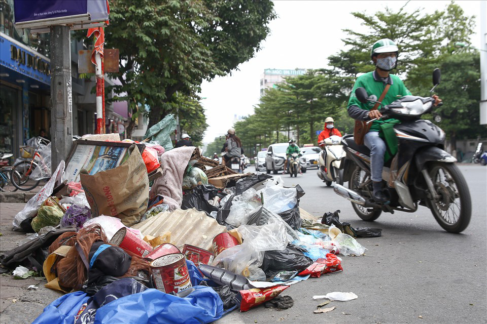 &quot;Nóng&quot; chuyện dân chặn xe vào bãi rác Nam Sơn, ĐBQH Hà Nội truy tiền đền bù cho dân ở đâu? - Ảnh 2.