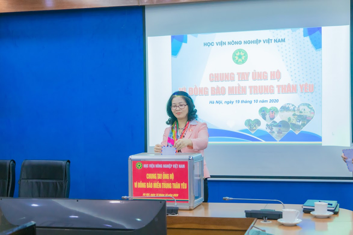 Học viện Nông nghiệp Việt Nam ủng hộ Thừa Thiên - Huế 100 triệu đồng để khắc phục hậu quả mưa lũ - Ảnh 1.