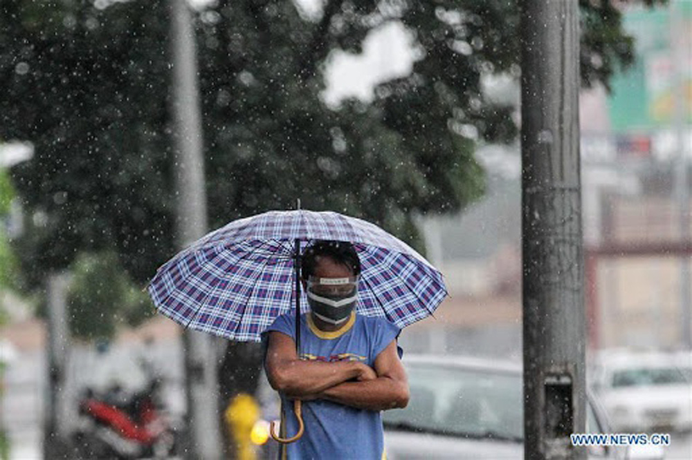 Làng mạc chìm trong biển nước, 3 người chết khi bão Molave quét qua Philippines - Ảnh 9.