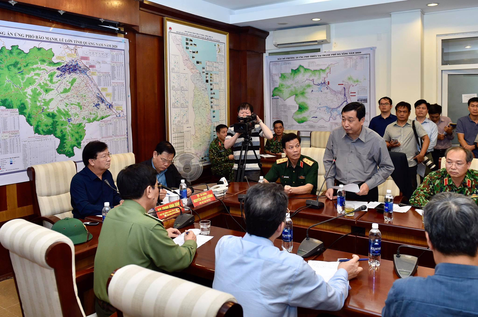 Clip: Thủ tướng Chính phủ Nguyễn Xuân Phúc giữa đêm gọi điện cho Phó thủ tướng Trịnh Đình Dũng chỉ để hỏi 1 câu - Ảnh 3.