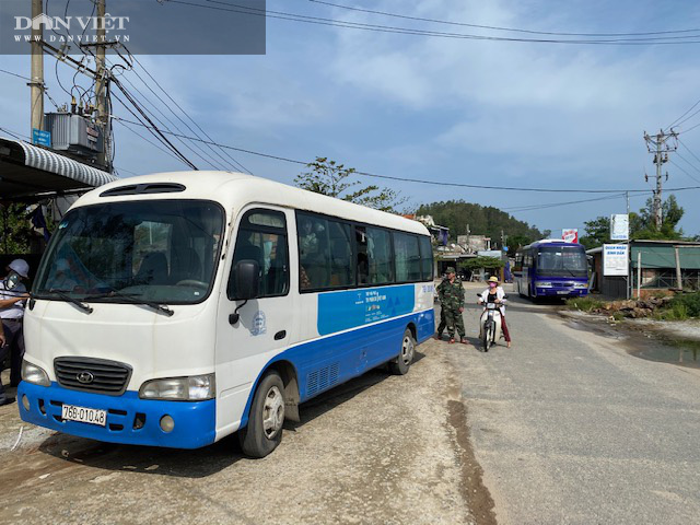 Quảng Ngãi Khẩn cấp di dời dân khu vực nguy hiểm đến nơi phòng tránh bão số 9  - Ảnh 2.