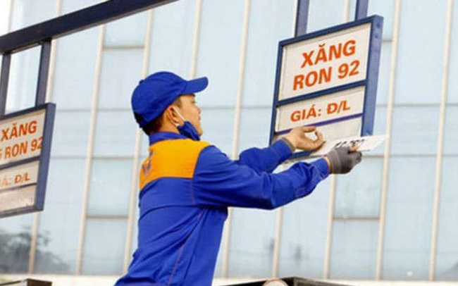 Giá xăng giảm nhẹ gần 200 đồng/lít - Ảnh 1.