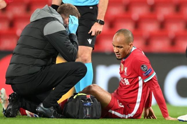 Fabinho bị đau gân kheo và buộc phải rời sân sớm