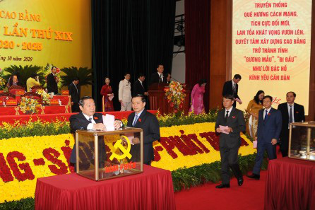 Đồng chí Lại Xuân Môn tái đắc cử Bí thư Tỉnh ủy khóa XIX, nhiệm kỳ 2020 - 2025 - Ảnh 3.