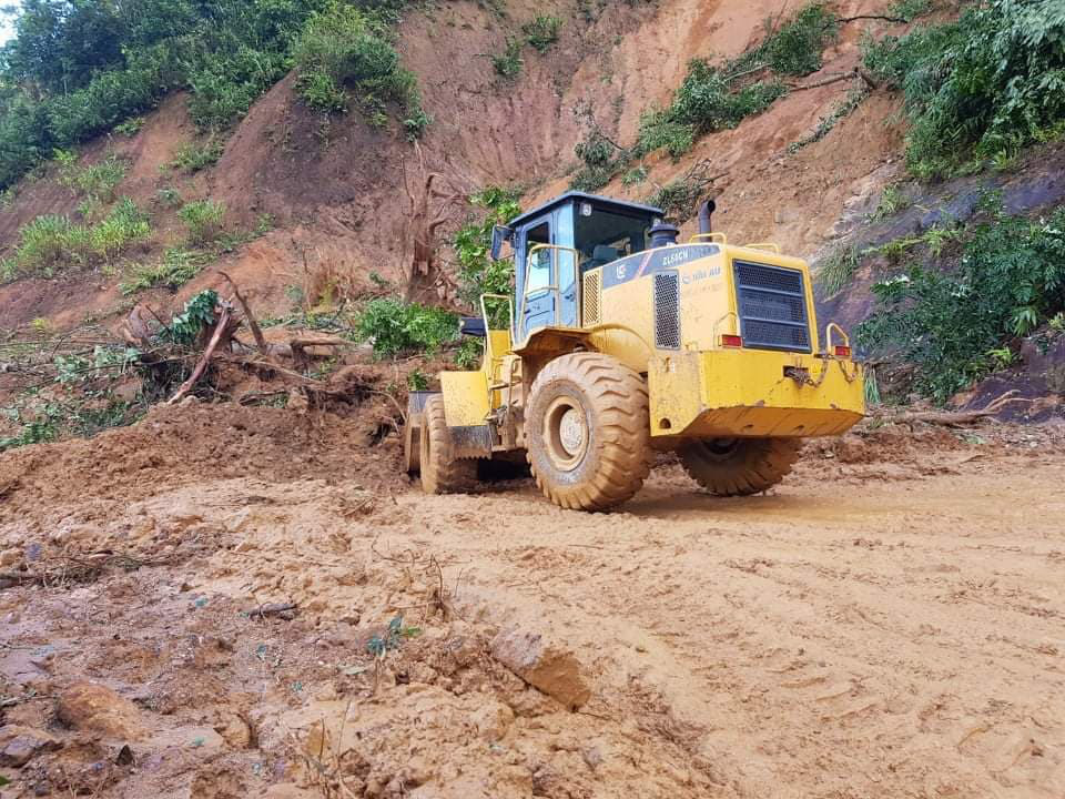 Sạt lở vùi lấp hơn 50 người ở Quảng Nam: Công binh mất nhiều giờ vừa đi vừa mở đường đến hiện trường - Ảnh 6.