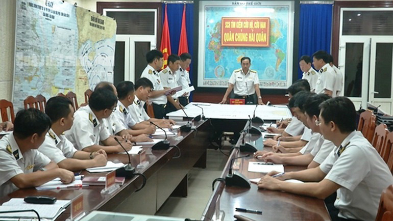 Khánh Hòa: Các tàu kiểm ngư đã tiếp cận được tàu cá đầu tiên gặp nạn - Ảnh 1.