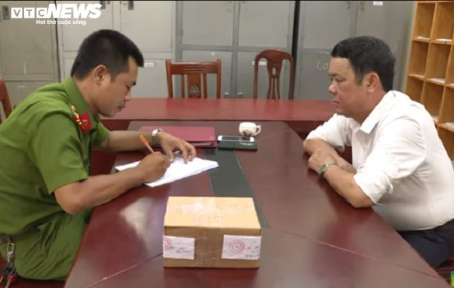 Xét xử lưu động giám đốc rút súng dọa bắn tài xế xe tải ở Bắc Ninh - Ảnh 2.