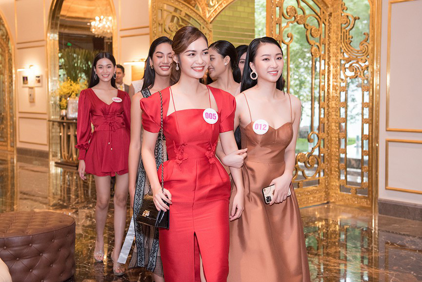Top 60 thí sinh Hoa hậu Việt Nam 2020 đọ sắc quyến rũ hút mắt gây &quot;sốt&quot; ở vòng Bán kết - Ảnh 1.