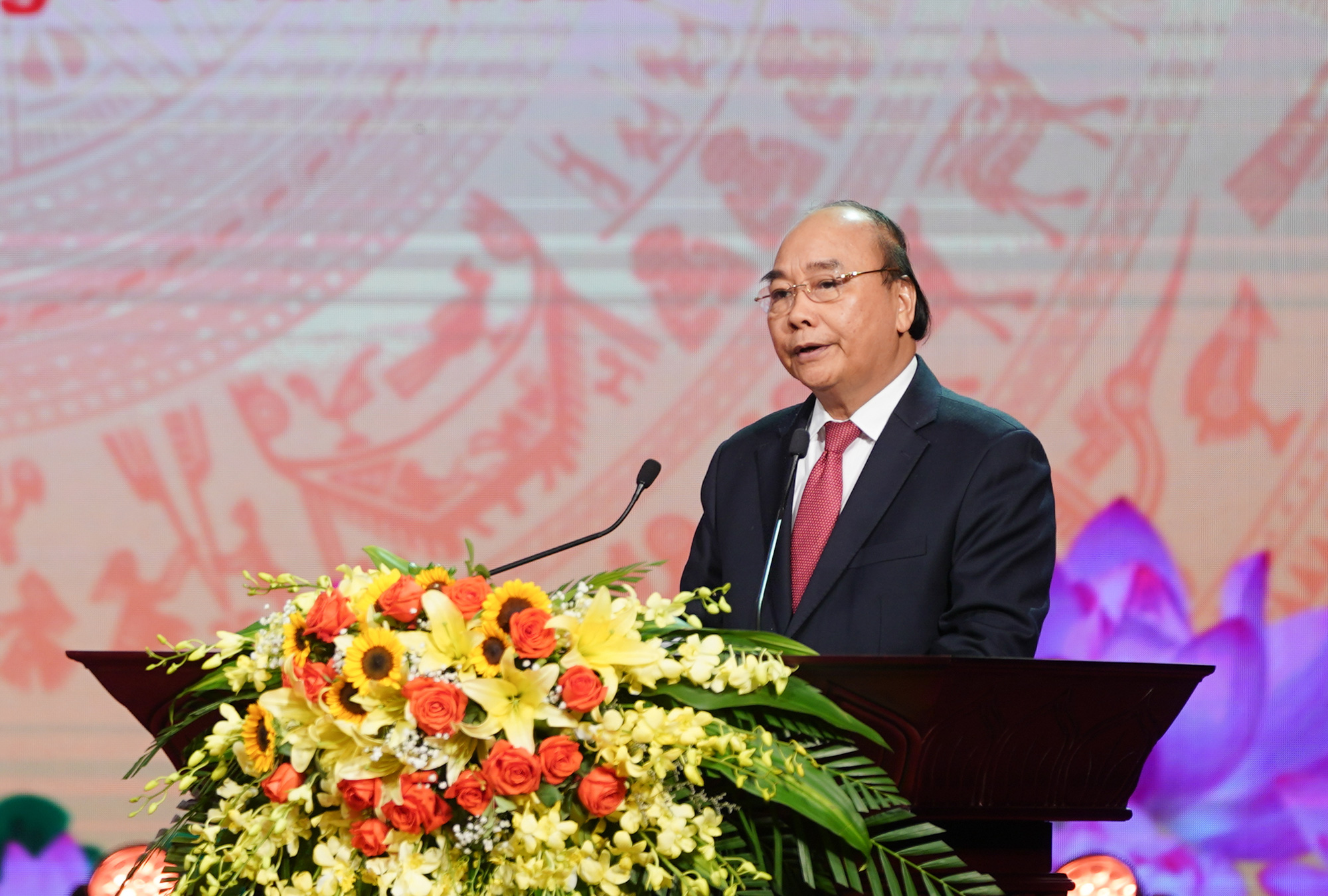 Thủ tướng đề nghị Hà Nội phát động phong trào thi đua tăng trưởng cao hơn cả nước - Ảnh 1.