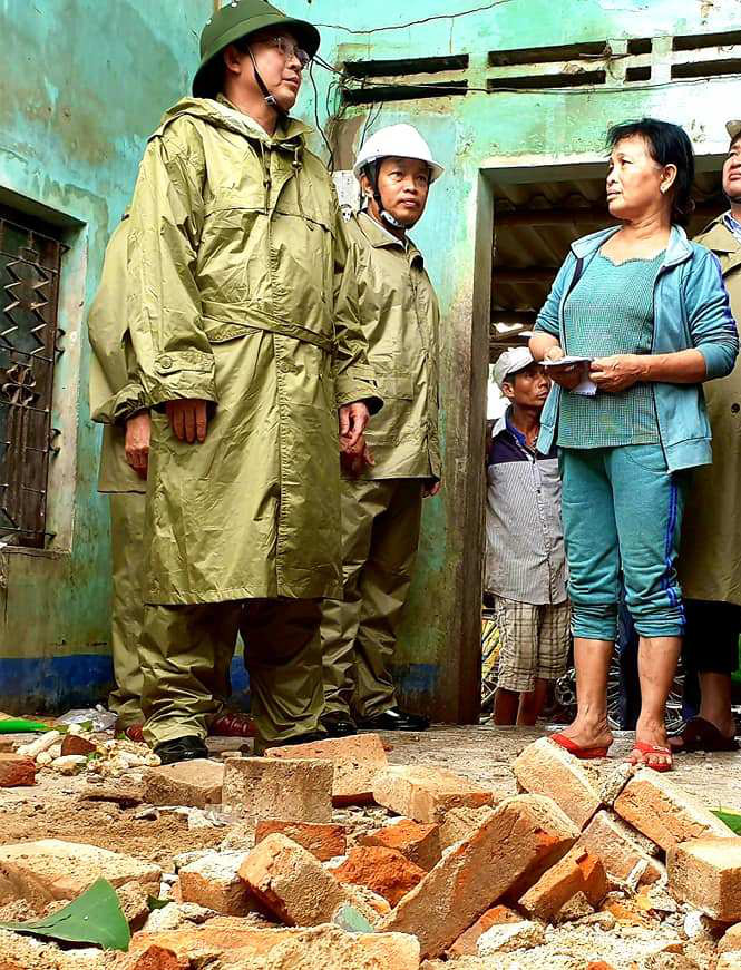 Xót xa hình ảnh nhà dân... &quot;không nguyên vẹn&quot; sau bão - Ảnh 1.