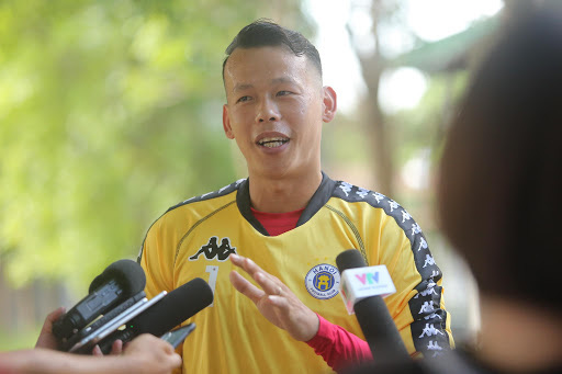 HLV Park Hang-seo chấm thủ môn cao 1m90 cho danh sách ĐT Việt Nam - Ảnh 1.