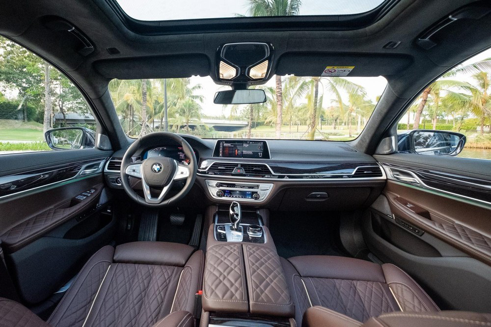 Video về BMW 740Li Pure Excellence 2020 hơn 6,2 tỷ đồng của Cường &quot;Đô-la&quot; - Ảnh 2.