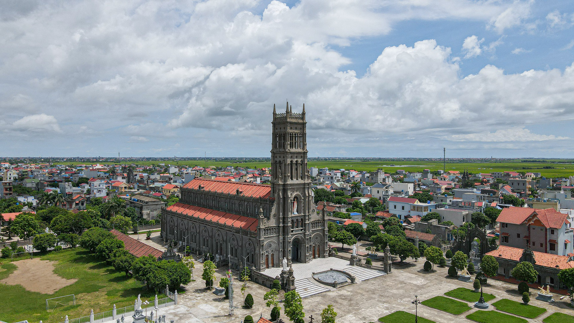 Đền Thánh Sa Châu - nhà thờ Nam Định đẹp uy nghi như ở trời Âu - Ảnh 5.