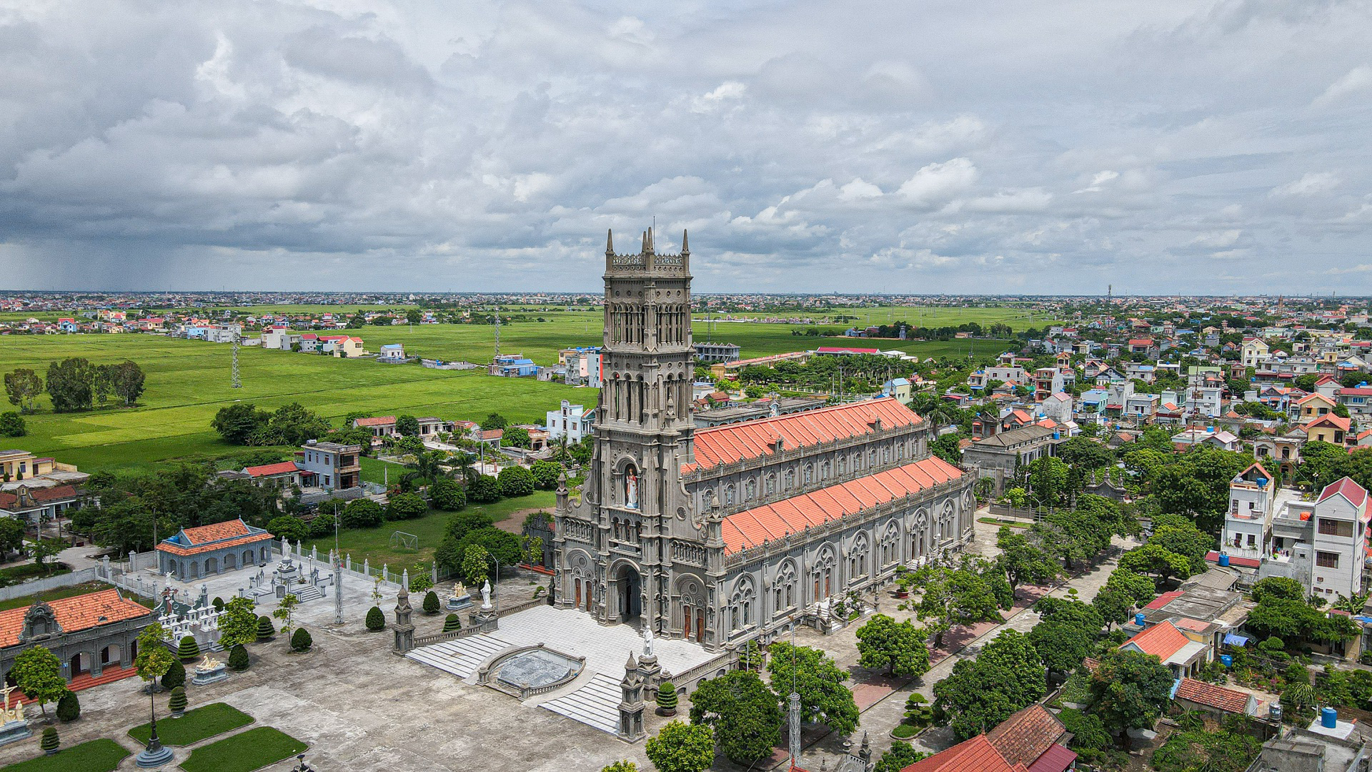 Đền Thánh Sa Châu - nhà thờ Nam Định đẹp uy nghi như ở trời Âu - Ảnh 1.