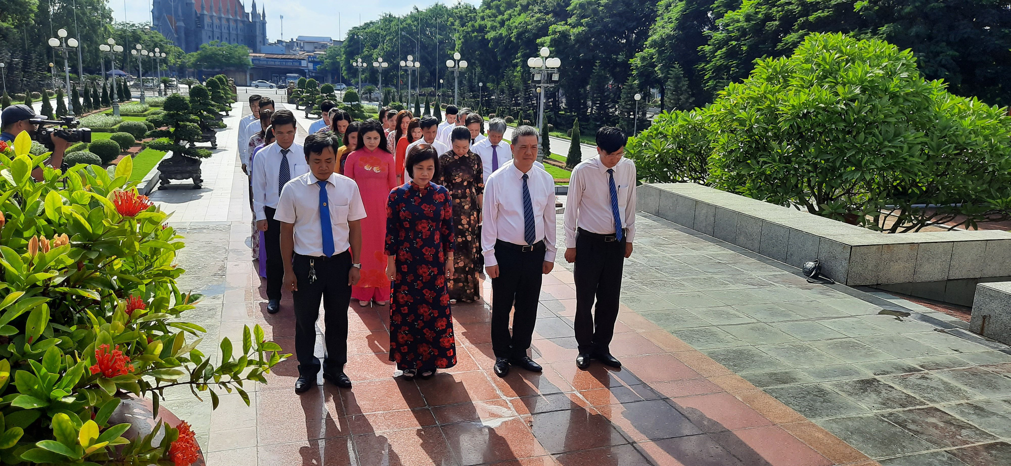 Hội Nông dân TP.Hải Phòng: Dâng hương tưởng niệm các Anh hùng, liệt sĩ và tượng đài đồng chí Nguyễn Đức Cảnh - Ảnh 2.