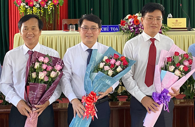 Quảng Ngãi: Phê chuẩn 3 chức danh Chủ tịch huyện, bầu 2 Phó Chủ tịch thành phố  - Ảnh 2.