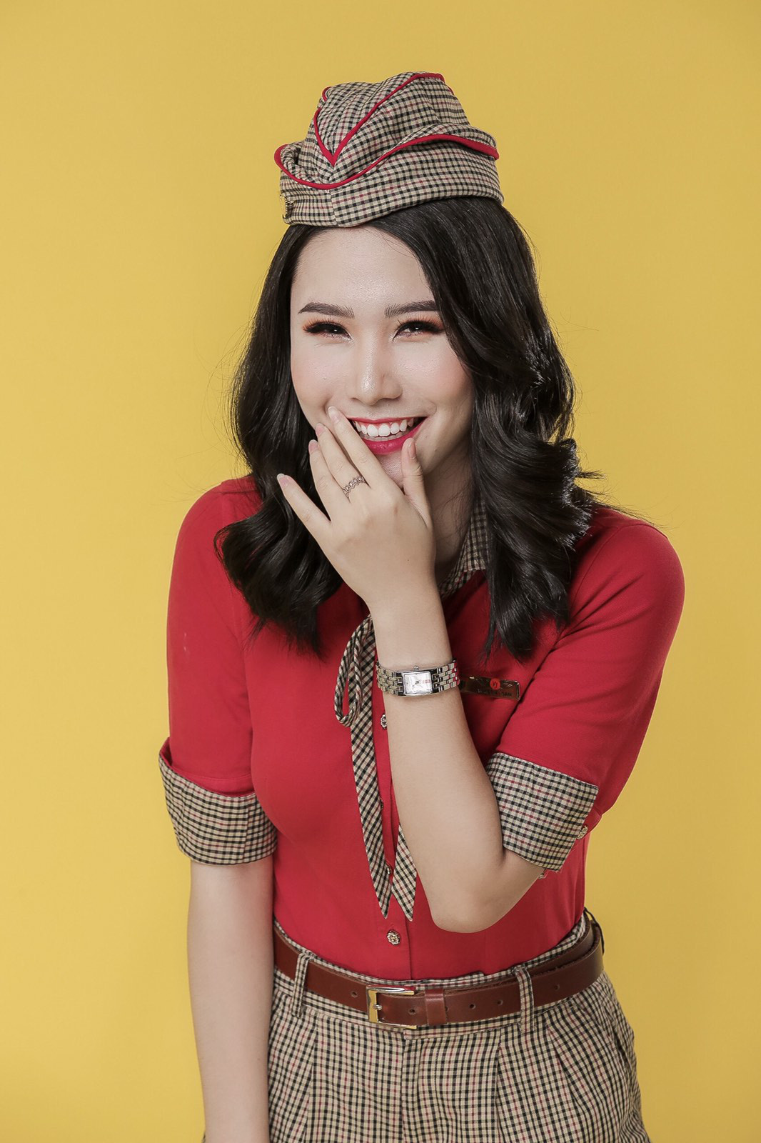 Bộ ảnh của hai thí sinh Hoa hậu Việt Nam là tiếp viên hàng không - Ảnh 2.