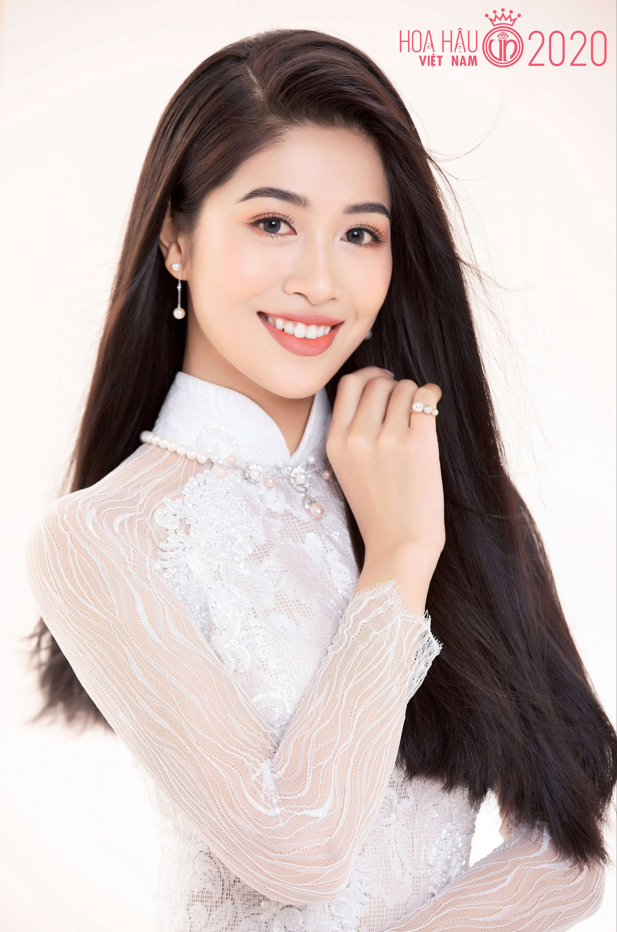 Bộ ảnh của hai thí sinh Hoa hậu Việt Nam là tiếp viên hàng không - Ảnh 12.