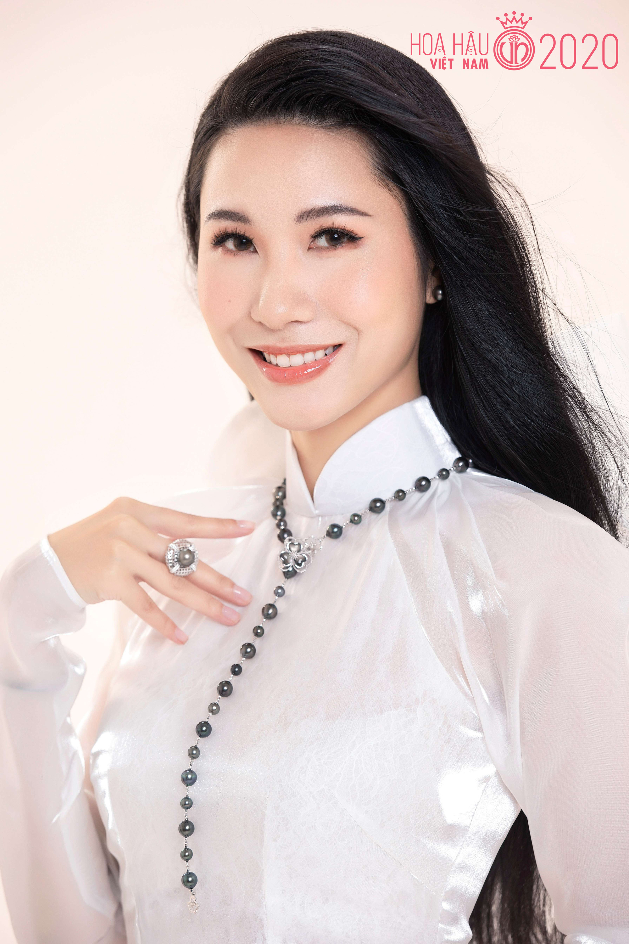 Bộ ảnh của hai thí sinh Hoa hậu Việt Nam là tiếp viên hàng không - Ảnh 4.