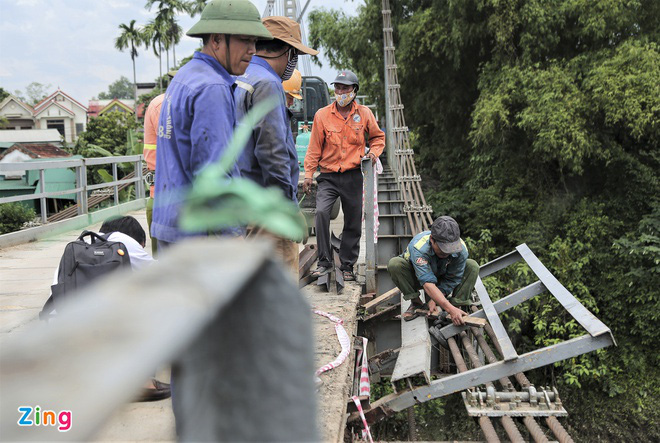 Đề xuất xây cầu mới sau vụ ôtô va xe máy rơi xuống sông, 5 người tử vong - Ảnh 1.