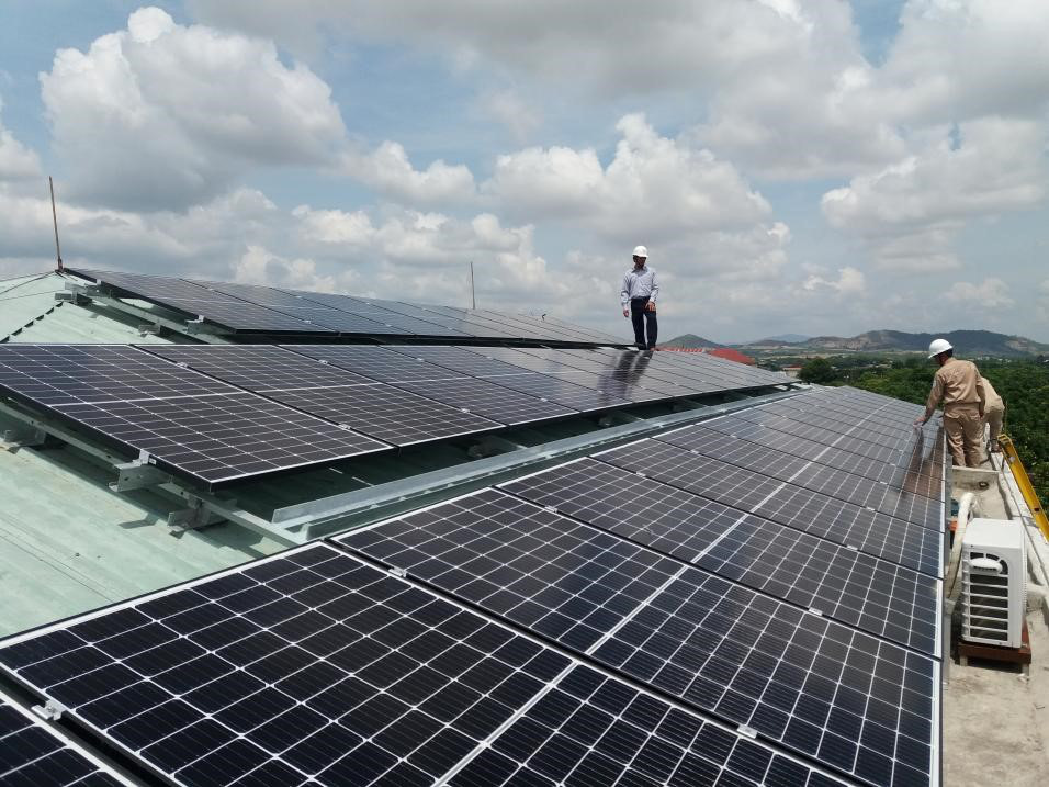 Gia Lai: Nghiệm thu, đóng điện các công trình điện mặt trời tại huyện Đức Cơ - Ảnh 1.