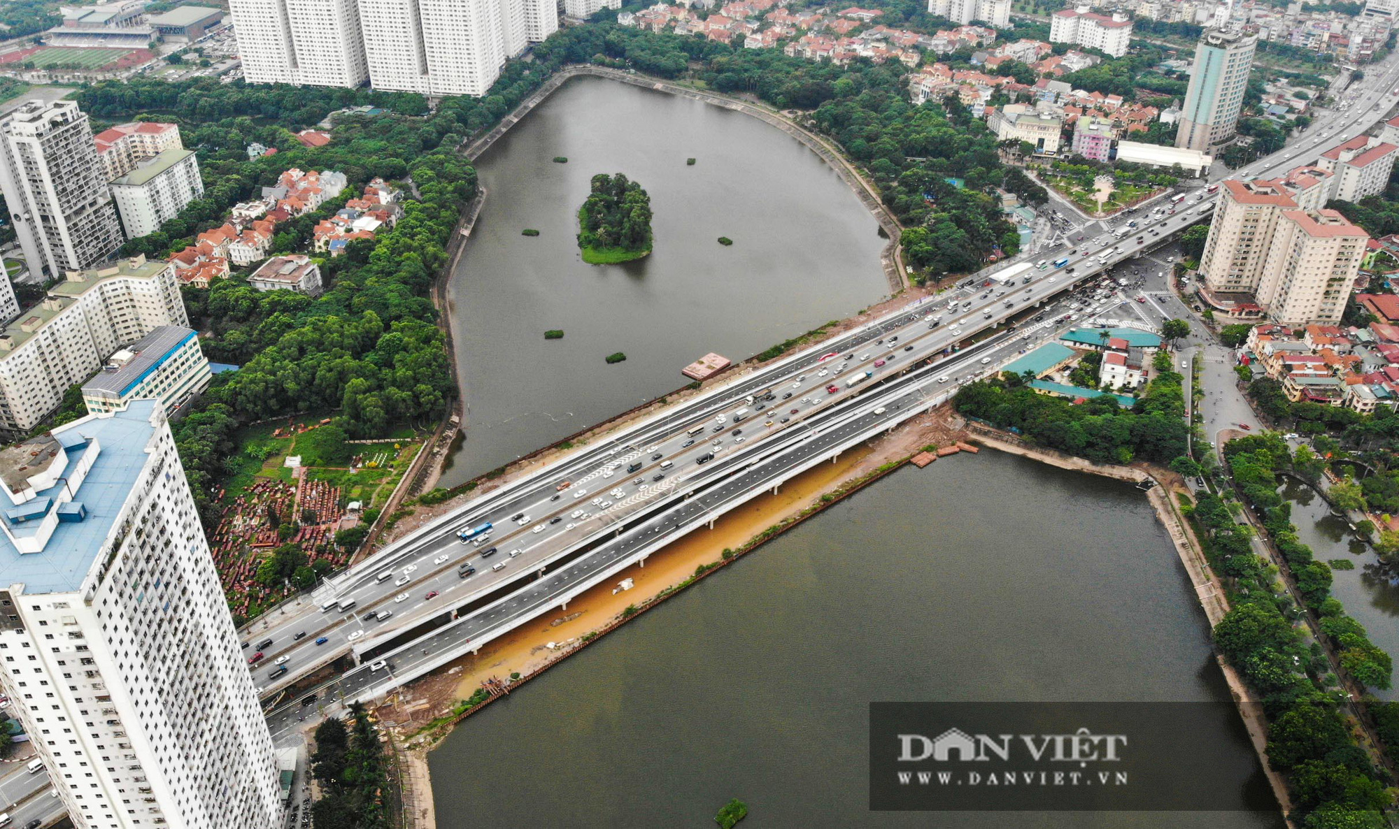 Tân chủ tịch Hà Nội cùng bộ trưởng Nguyễn Văn Thể dự lễ thông xe qua hồ Linh Đàm - Ảnh 5.